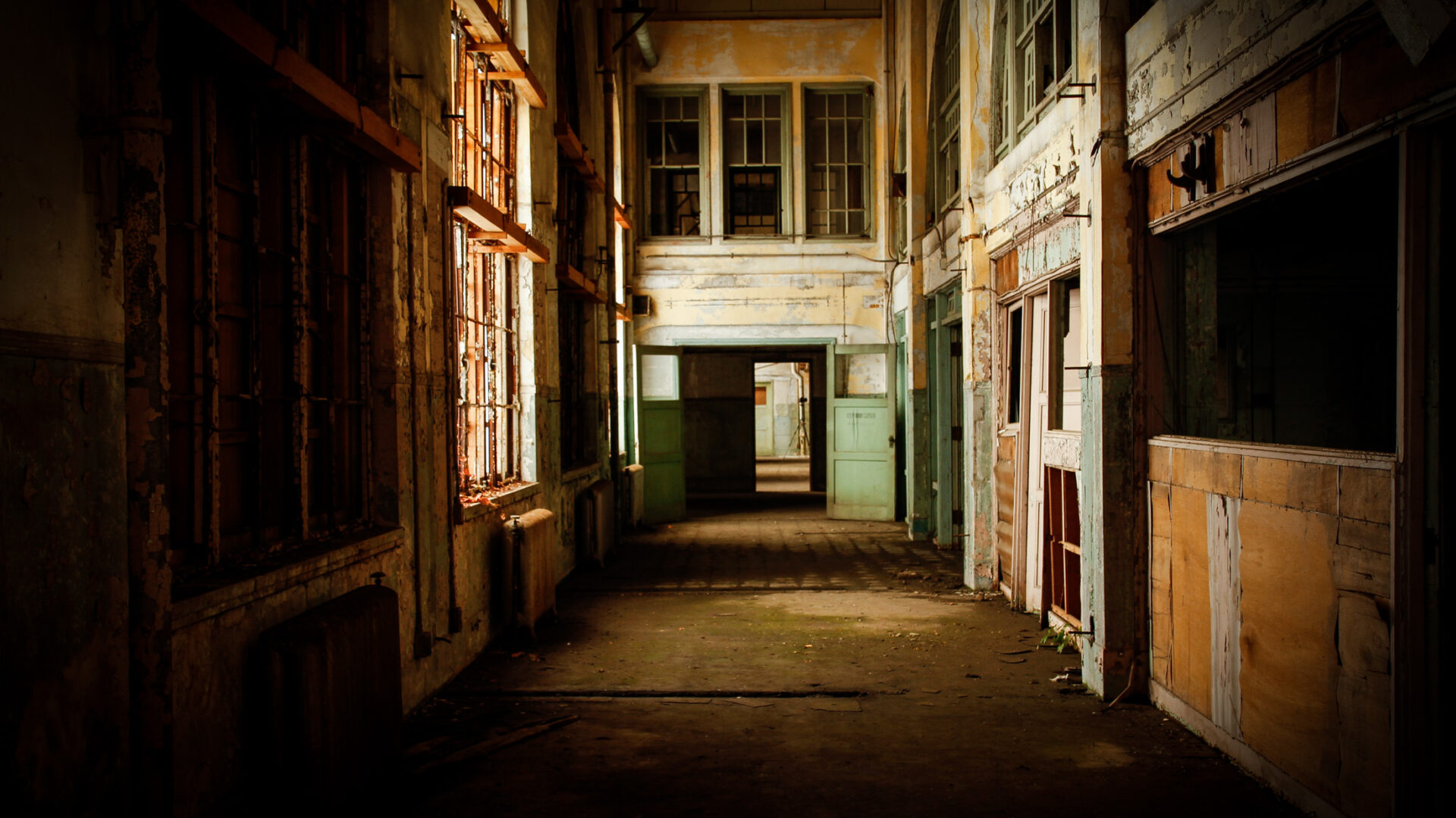 Evolution of Japans historic Negishi Grandstand: witness to horse racings cultural impact and legacy.
