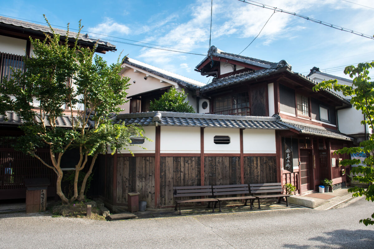 Traditional merchant house street in Omihachiman, Shiga, with tiled roofs and power lines.
