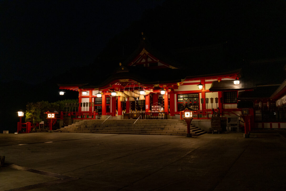 Lantern-lit stone steps leading to Taikodani Inari-jinja Shrine at night, Japan