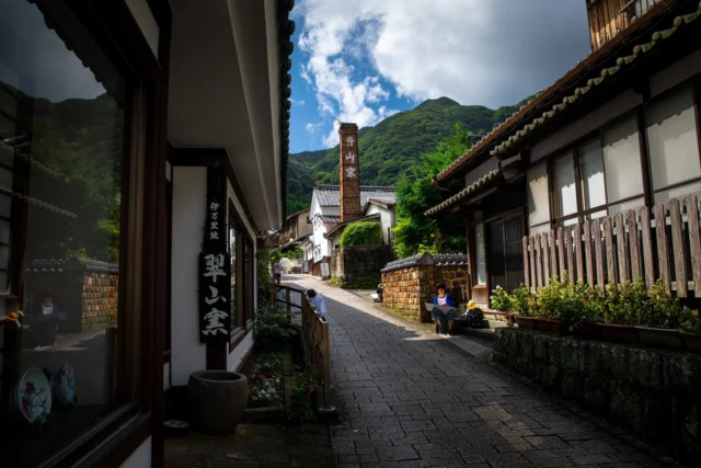 Lost in time on this charming street, where history, traditional architecture, and stunning nature merge beautifully. Discover the heart of Japan’s ceramic artistry and its serene beauty.---歴史、伝統的な建築、そして美しい自然が見事に調和するこの魅力的な通りで、時を忘れる。日本の陶芸とその静かな美しさを発見してみてください。---#ceramics #history #traditionaljapan #architecture #nature #offbeatjapan #japan