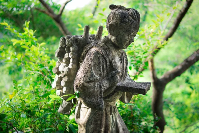 Moss cloaks ancient stone, Verdant whispers surround you— Nature's quiet shrine. ---苔覆う 緑の囁きに 静寂の社 ---#offbeatjapan #japan #nature #spirituality #jizo #moss #serenity #greenery