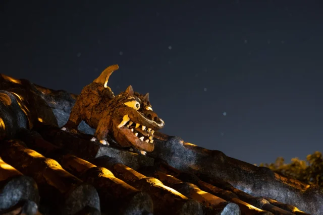 Luminous shisa, Rustic browns meet starry night— Guardians aglow. ---輝くシーサー、 錆びた色に星空— 光る守護神。 ---#OkinawaMagic #CulturalGuardians #NighttimeMystery #ShisaStatue #MythicalJapan #offbeatjapan #japan