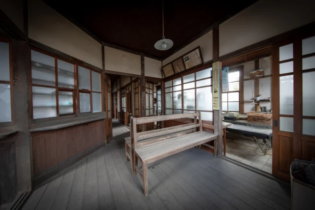 Wood whispers softly, Frosted glass diffuses light, Harmony stands still. ---木が囁く 曇りガラス光を 調和が静止する ---#offbeatjapan #japan #traditionmeetsnature #serenespaces #ryokan #japanesearchitecture #zenvibes #culturalambiance