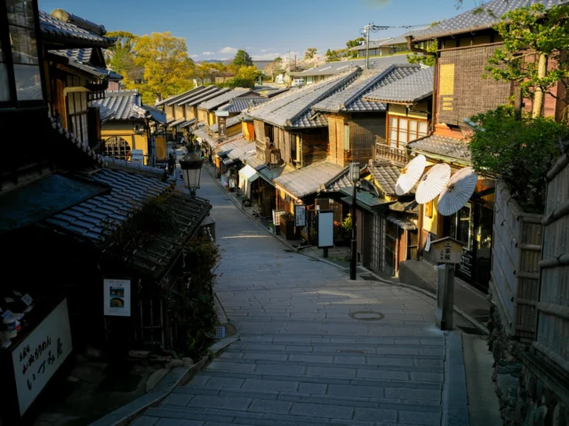 Wooden whispers glow, Stone paths weave through time's embrace— Sky of tranquil blue. 木の囁き、 時間の抱擁を織る石の道—— 静かな青空。 #Higashiyama #KyotoDreaming #TraditionalJapan #MachiyaMagic #CulturalJourney #offbeatjapan #japan