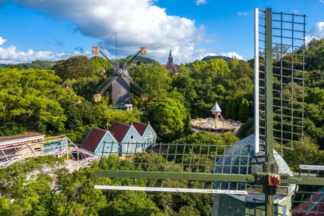 Ferris wheel aglow, Hints of Europe in Japan, Green whispers echo. --- 観覧車が光り、 日本にヨーロッパの香り、 緑がささやく。 --- #offbeatjapan #japan #abandonedplaces #amusementpark #ferriswheel #greennature #culturalfusion #hiddenjapan